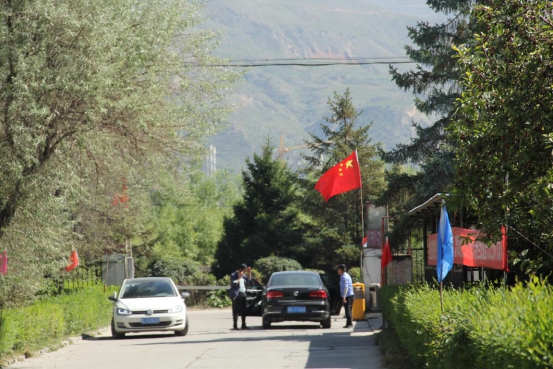 以不懈奮斗鑄就物產(chǎn) 以實(shí)際行動祝福祖國