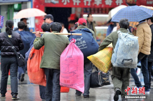 聚焦春節(jié)“恐歸族”：近鄉(xiāng)情怯，恐懼何來？(圖)